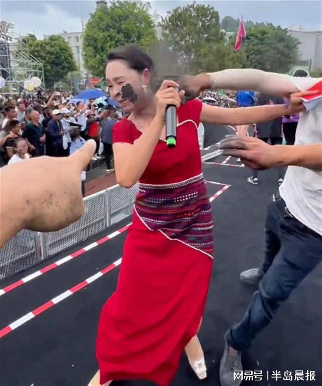 客相互“抹黑脸”县文旅局长自己抹自己麻将胡了2试玩网站云南墨江居民和游